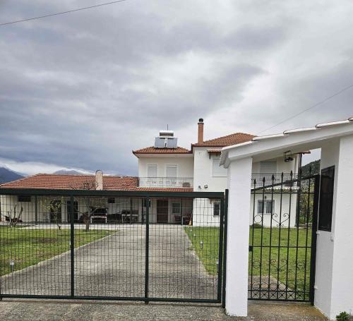 Foto Paikos Townhouse, Hot Springs 1