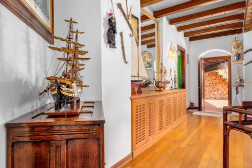 a room with a wooden table with a pirate ship on it at Villa Silnis -Puntaldia in Puntaldia