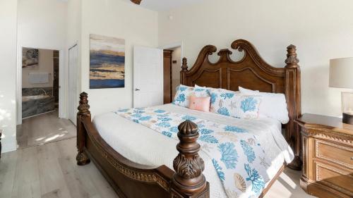 a bedroom with a bed with a wooden headboard at 801 Mariners Club in Key Largo