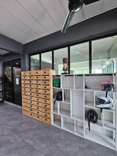 a room with white shelves and a ceiling at Irich Residence Theparak S407 Bts-Chang Erawan 2kms in Ban Khlong Hua Sakae