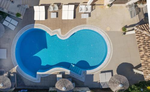 Bazén v ubytování Stamos Hotel nebo v jeho okolí