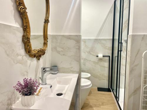 Ένα μπάνιο στο Happy Family Apartments Orefici