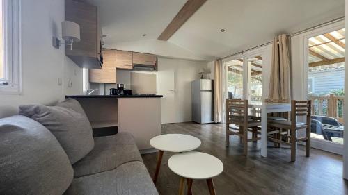 Photo de la galerie de l'établissement Mobilhome 3 bedrooms - 2 bathrooms - Ba302 - Siblu Bonne Anse La Palmyre, aux Mathes