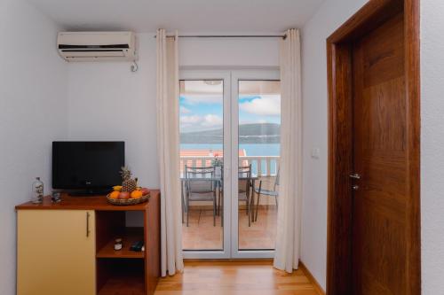 Μια τηλεόραση ή/και κέντρο ψυχαγωγίας στο Villa Green Hema