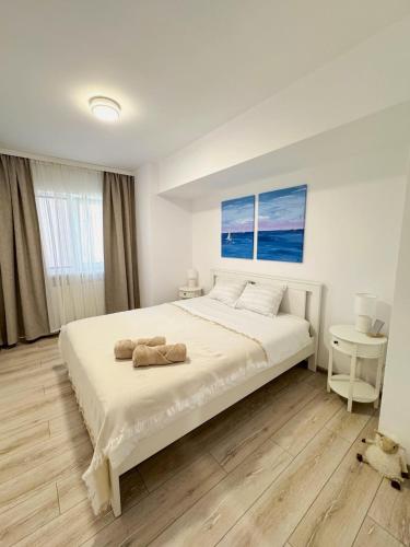 Una cama o camas en una habitación de Iris Apartment