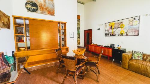 a living room with a table and chairs and a couch at CASA ACAYU in São Miguel dos Milagres