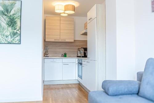 Chic 1BR & 1LR, Kingbed, only 9 min to City Center via Metro