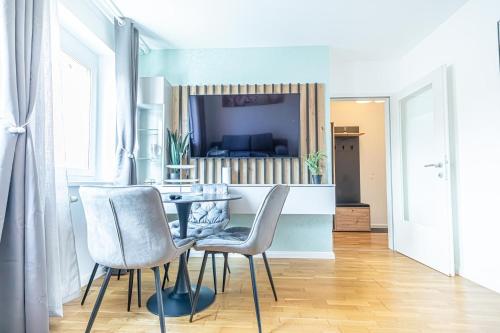 Chic 1BR & 1LR, Kingbed, only 9 min to City Center via Metro