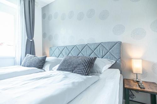 Chic 1BR & 1LR, Kingbed, only 9 min to City Center via Metro