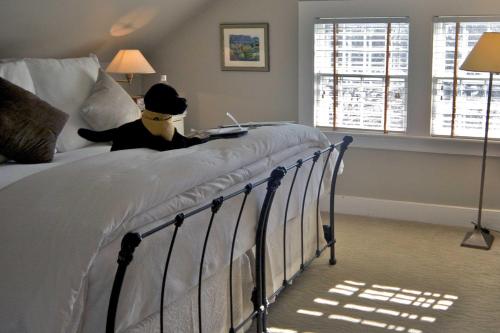 Una cama o camas en una habitación de Mill House Inn