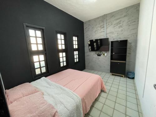 Katil atau katil-katil dalam bilik di Small Room Comfort