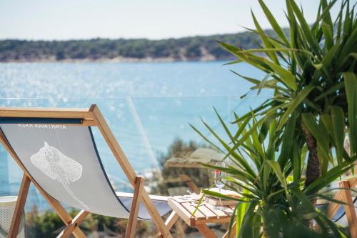 Raža - Beachfront Apartment on Rab - Sea View & Private Boat Dock