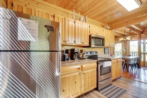 'Mountain Dreams' Cabin: Hot Tub, Sauna & Views! photo 16