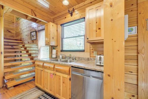 'Mountain Dreams' Cabin: Hot Tub, Sauna & Views! photo 17