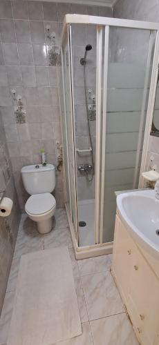 Ένα μπάνιο στο Habitación a compartir en Zoco Home