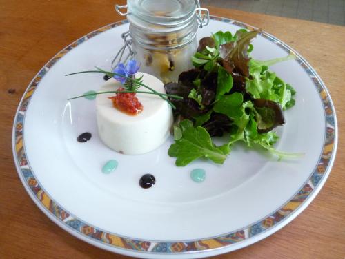 Makanan di atau berdekatan hotel