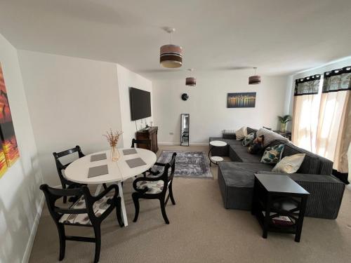 Χώρος καθιστικού στο Tardis Townhouse - Spacious and Comfortable