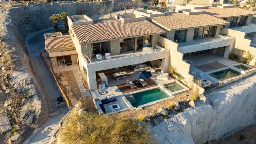 Bazén v ubytování Solesta 4BR Villa and Luxury Casita by The Agency Baja nebo v jeho okolí