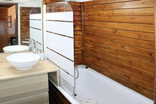 Kúpeľňa v ubytovaní Résidence Le Pouzenc - Studio calme pieds de pistes MAE-0344