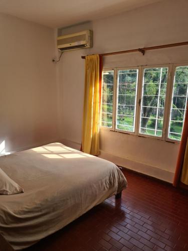 a bedroom with a bed and a window at Casa Al pie del Cerro in Yerba Buena