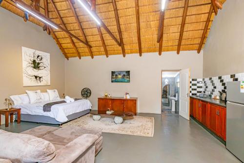 Ένα ή περισσότερα κρεβάτια σε δωμάτιο στο Amani Peaceful Home