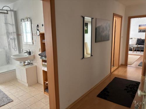 Ένα μπάνιο στο Zentral gelegenes Apartment am Fuße der Wartburg