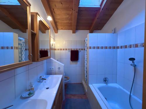 Koupelna v ubytování Chalet Aurach