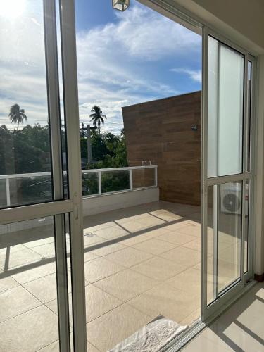 Balkoni atau teres di Cobertura duplex familiar com piscina próximo ao shopping