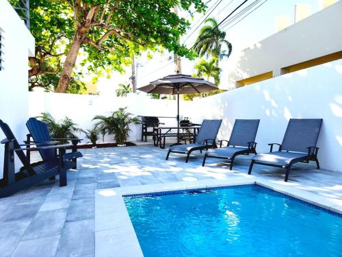 25- Pool Mansion walk to Beach, sleeps 30 guests