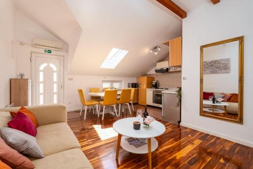 Sunset Horizon Apartment - free private parking