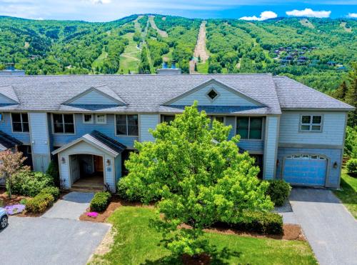 an aerial view of a house with a mountain at SH5 Luxurious Stone Hill Townhome in Carroll