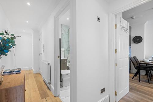 Rare Free Parking 2 Bed Central Apartment photo 4