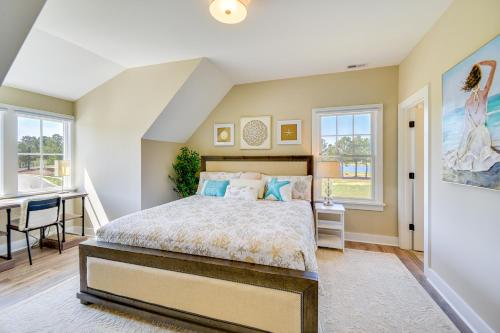 Una cama o camas en una habitación de Near Beach and Trails Elegant Home in Cape Charles!