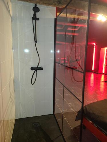 Koupelna v ubytování La chambre des plaisirs secrets