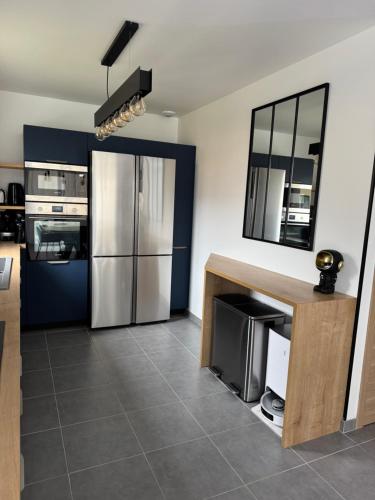 Kuchyň nebo kuchyňský kout v ubytování Maison neuve Contemporaine