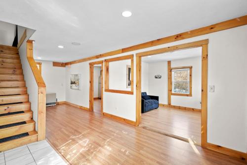 Gambar di galeri bagi The Barn - Pet Friendly and Lake View di Pittsfield