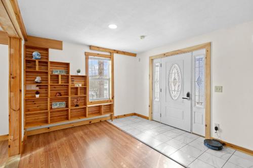Gambar di galeri bagi The Barn - Pet Friendly and Lake View di Pittsfield