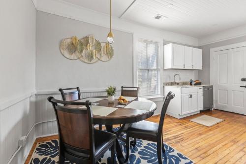 a kitchen and dining room with a table and chairs at Luxury 1 Bed Downtown Columbia Upstairs in Columbia