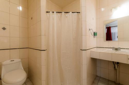 Koupelna v ubytování Habitación doble económica - Casa Esmeralda