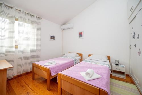 Apartments with parking space Zadar - 24105