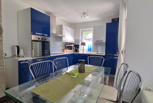 Apartments with parking space Baska, Krk - 24147