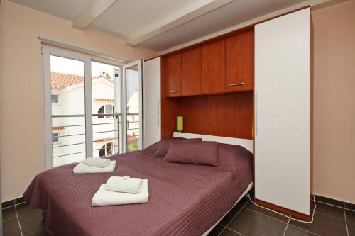 Apartments with parking space Baska, Krk - 24147