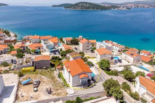 Family-friendly apartments with swimming pool Razanj, Rogoznica - 24214