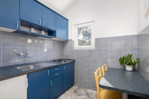 Seaside family friendly house with a swimming pool Sparadici, Sibenik - 24200
