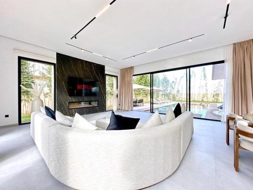 a living room with a large white couch at Modern Villa Assia in Marrakech