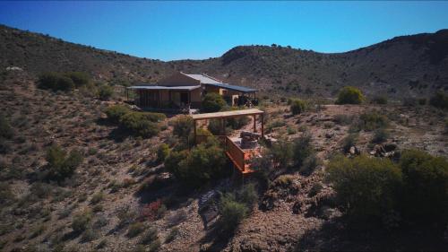 a small house in the middle of a desert at Bobbejaankrans, Touwsberg Game and Nature Reserve in Plathuis