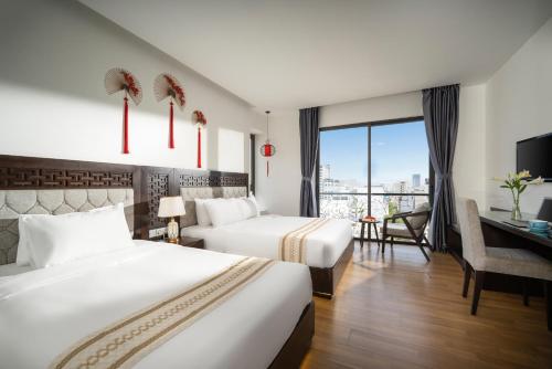 Ένα ή περισσότερα κρεβάτια σε δωμάτιο στο Flower Hotel