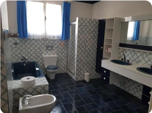 Kúpeľňa v ubytovaní Villa sur la corniche vue mer