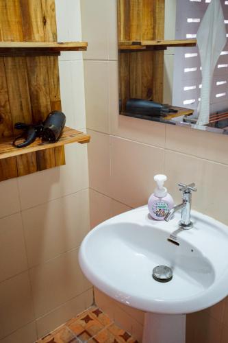 Bilik mandi di Paapu Next Door