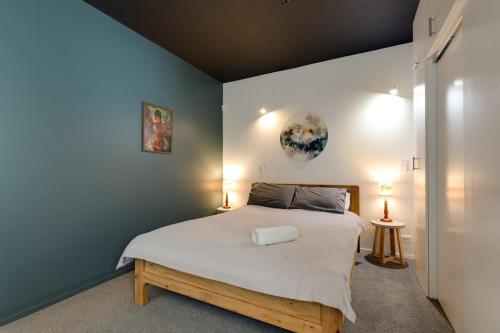 Ένα ή περισσότερα κρεβάτια σε δωμάτιο στο Cuba St Apartment & Parking